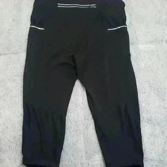 Athleta Capri Set - Picture 4 of 10